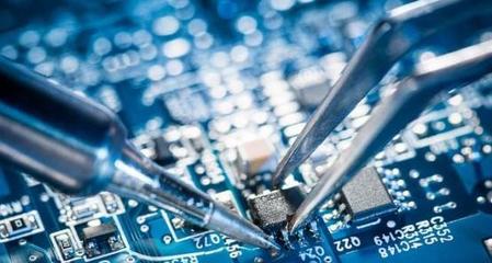 芯片超车之路 从硅基颠覆到自主创新，中国如何破局